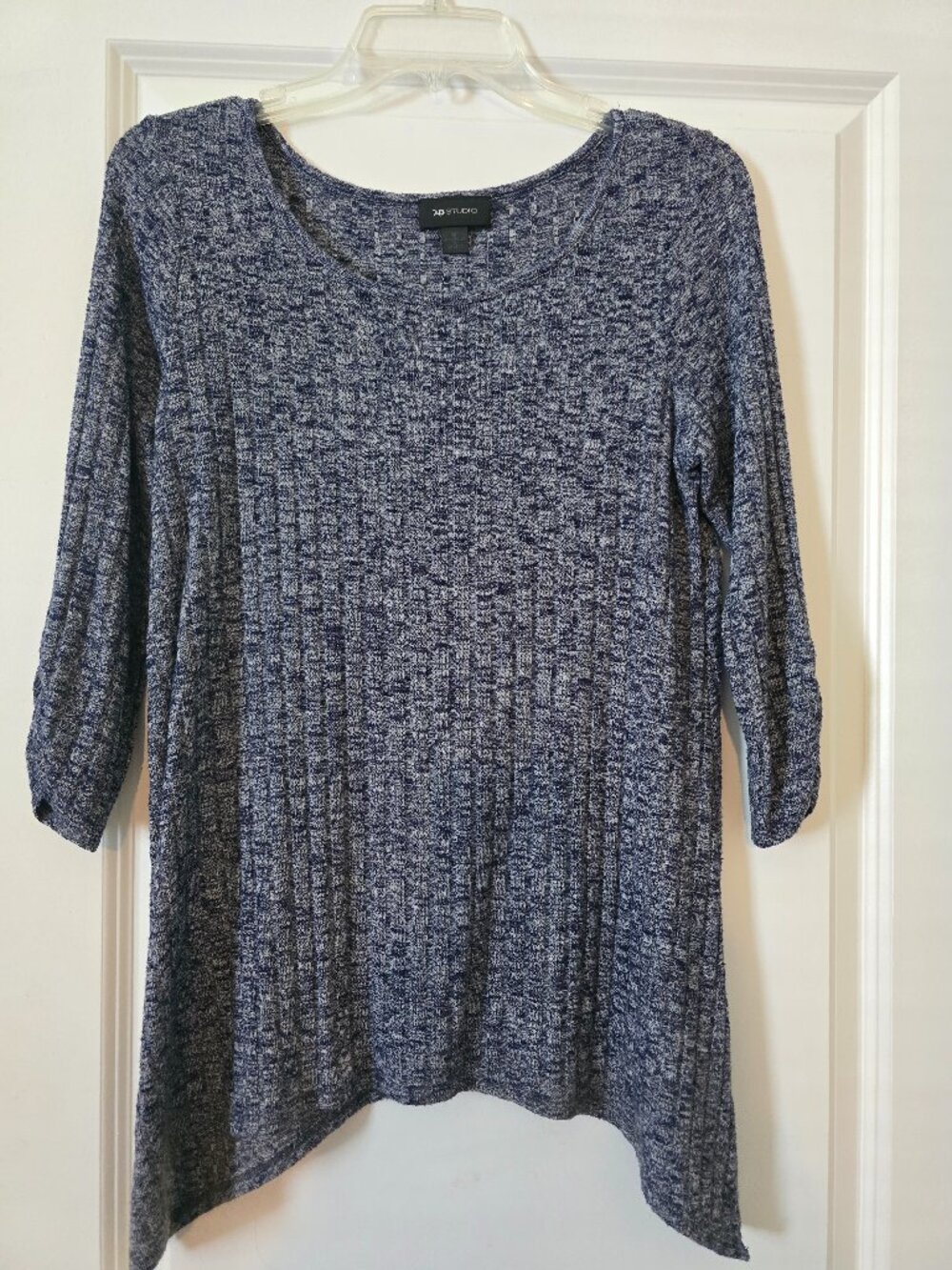 A-symetrical 3/4 sleeved sweater